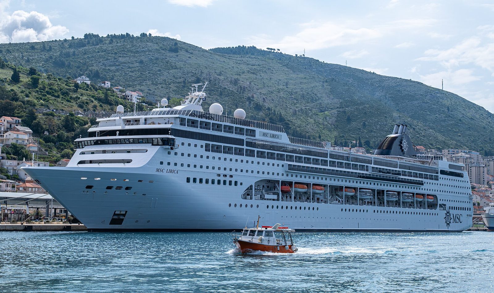Лайнер MSC Lirica